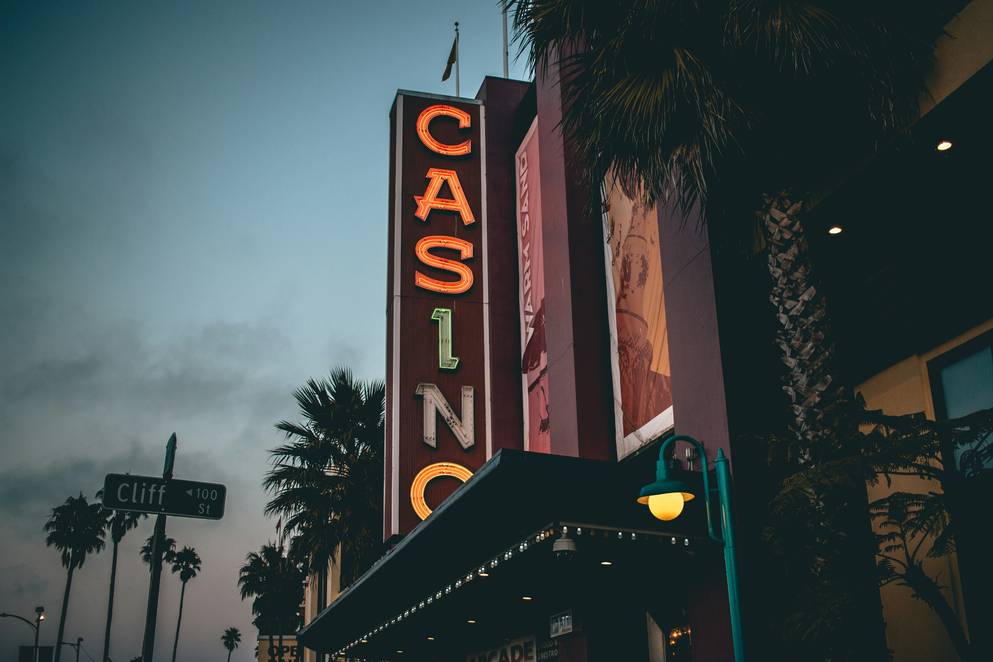 Plinko Casino Player Experience: A Deep Dive into the Thrills and Risks